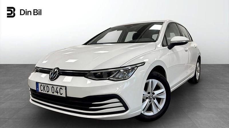 Vit Begagnad 2021 VW Golf VIII Halvkombi | 239 900 kr (Marknadspris) - Bild 1/4