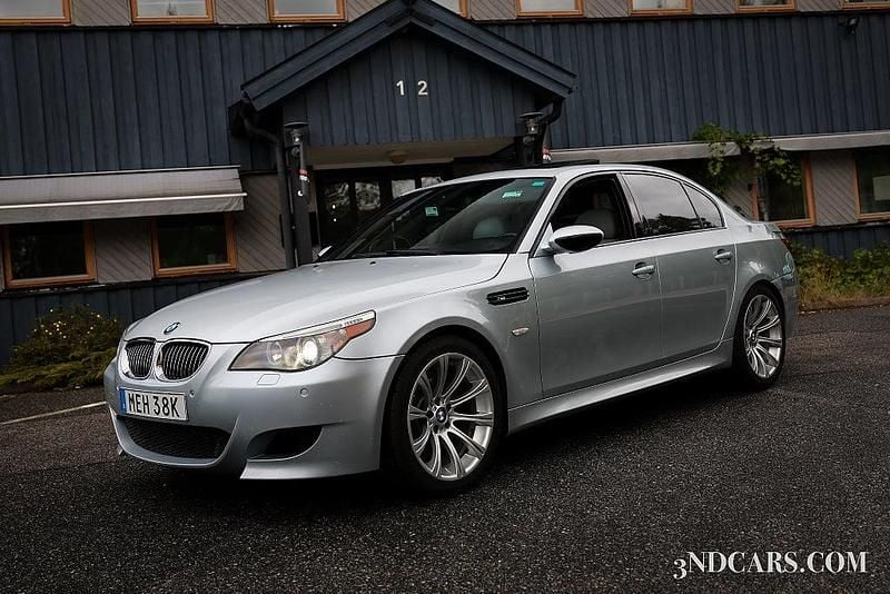 Begagnad BMW M5 507 HK (372 kW) 2006 Silver Sedan