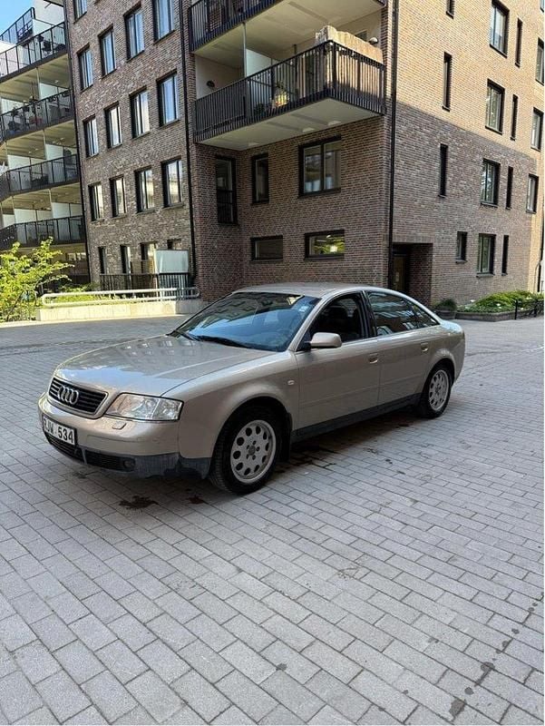 Brun Begagnad 2000 Audi A6 Sedan | 27 000 kr (Marknadspris) - Bild 1/4