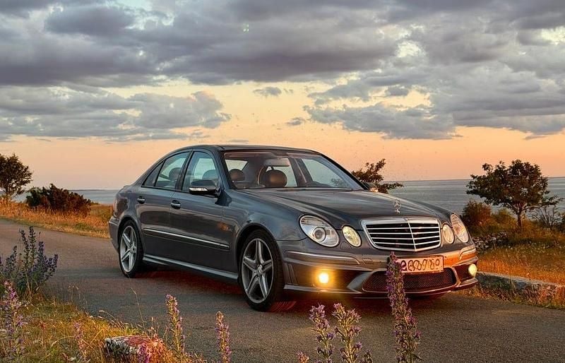 Begagnad 2007 Mercedes E63 AMG AMG Sedan | 254 000 kr - Bild 1/4