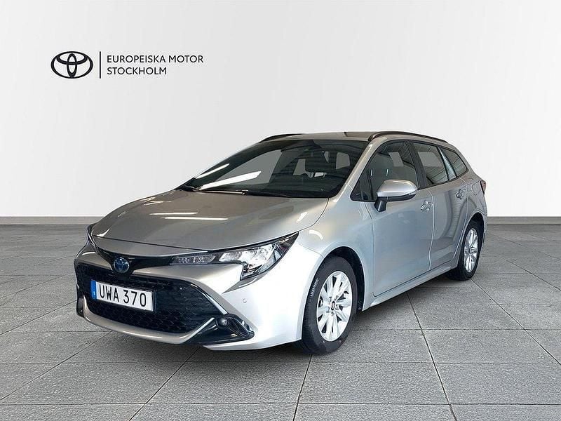 Silver Begagnad 2023 Toyota Corolla Active Kombi | 274 900 kr (Marknadspris) - Bild 1/3