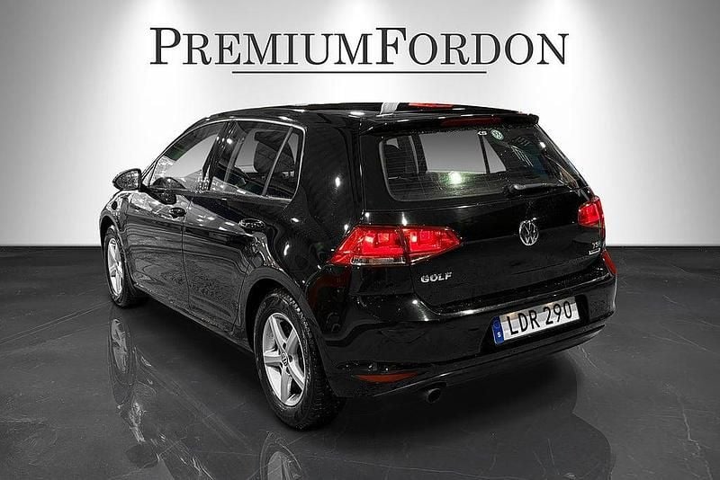 Begagnad VW Golf VII 110 HK (80 kW) 2015 Svart Halvkombi