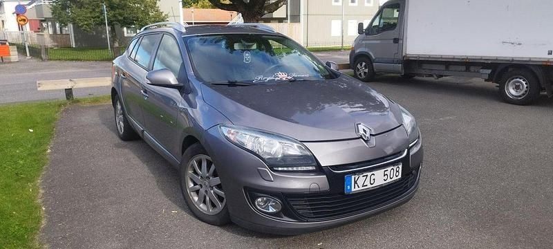 Grå Begagnad 2013 Renault Mégane GrandTour Kombi | 30 000 kr (Marknadspris) - Bild 1/4