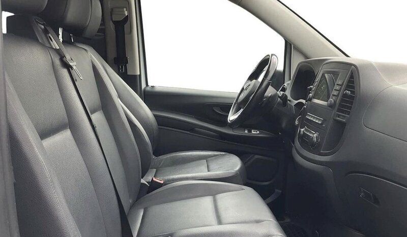 Ljusgrön (vit) Begagnad 2022 Mercedes Vito Minibuss | 239 000 kr - Bild 1/3