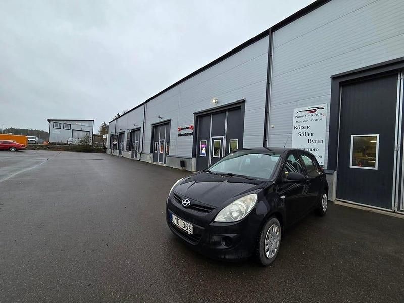 Begagnad Hyundai i20 Select 101 HK (74 kW) 2008 Svart Halvkombi