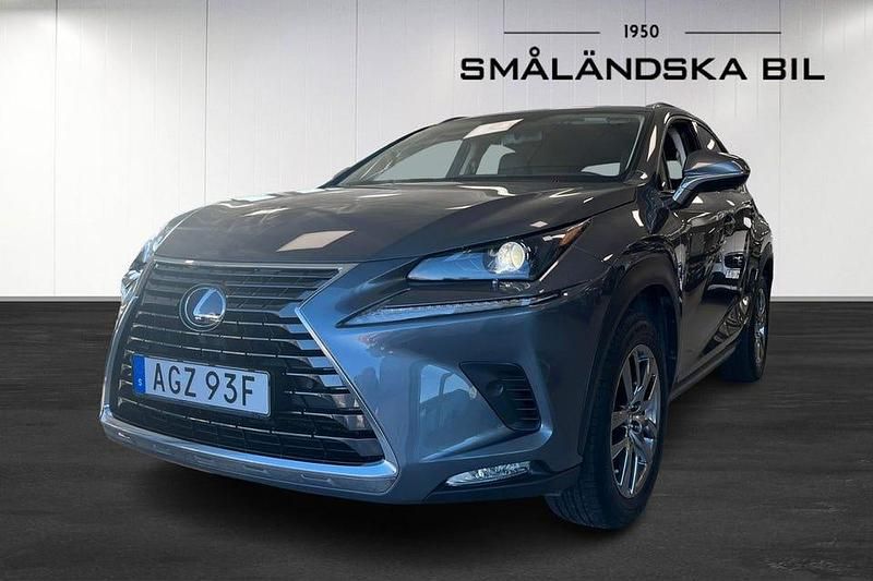 Grå Begagnad 2019 Lexus NX300h Executive Line SUV | 334 000 kr (Marknadspris) - Bild 1/4
