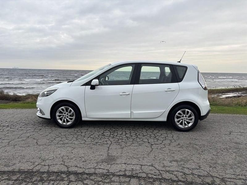 Begagnad Renault Scénic 110 HK (80 kW) 2012 Vit Minibuss