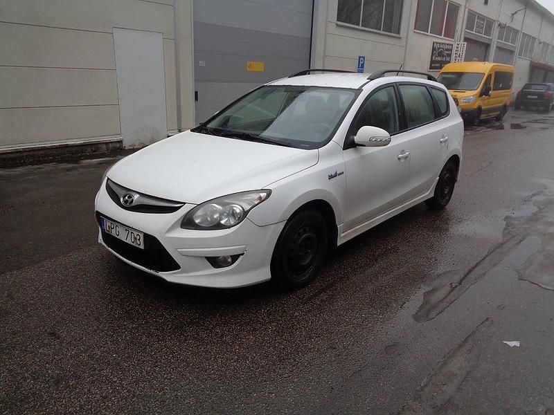 Begagnad Hyundai i30 116 HK (85 kW) 2011 Vit Kombi