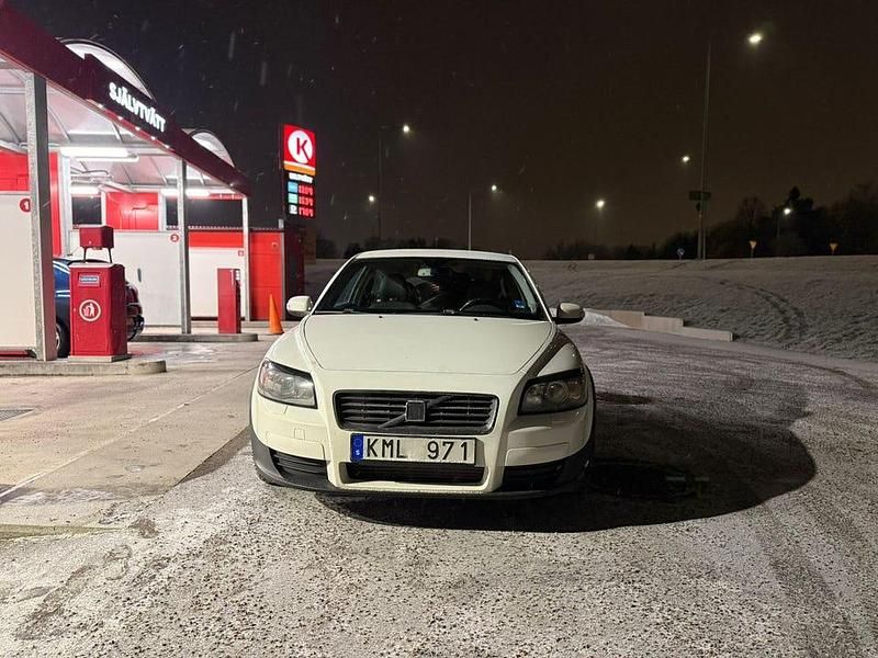 Begagnad 2009 Volvo C30 Halvkombi | 41 900 kr (Marknadspris) - Bild 1/4