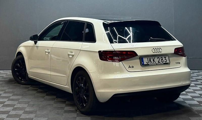 Begagnad Audi A3 Attraction 105 HK (77 kW) 2015 Vit