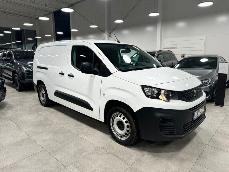 Vit Begagnad 2021 Peugeot Partner Minibuss | 179 900 kr (Marknadspris) - Bild 1/4