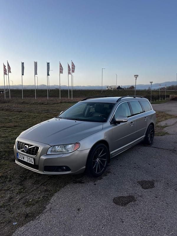 Begagnad 2010 Volvo V70 Kombi | 54 000 kr (Superpris) - Bild 1/4