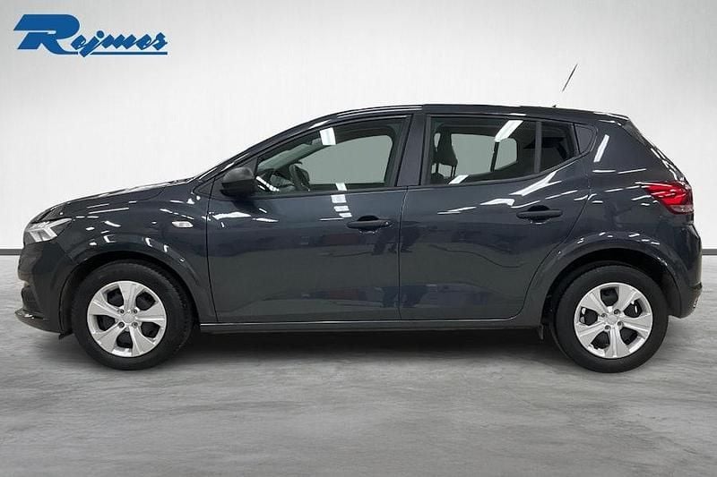 Begagnad Dacia Sandero Essentiel 91 HK (66 kW) 2022 Kometgrå met kna Halvkombi