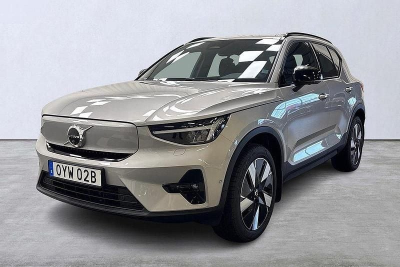 Silver Begagnad 2025 Volvo EX40 Plus SUV | 489 900 kr (Marknadspris) - Bild 1/4
