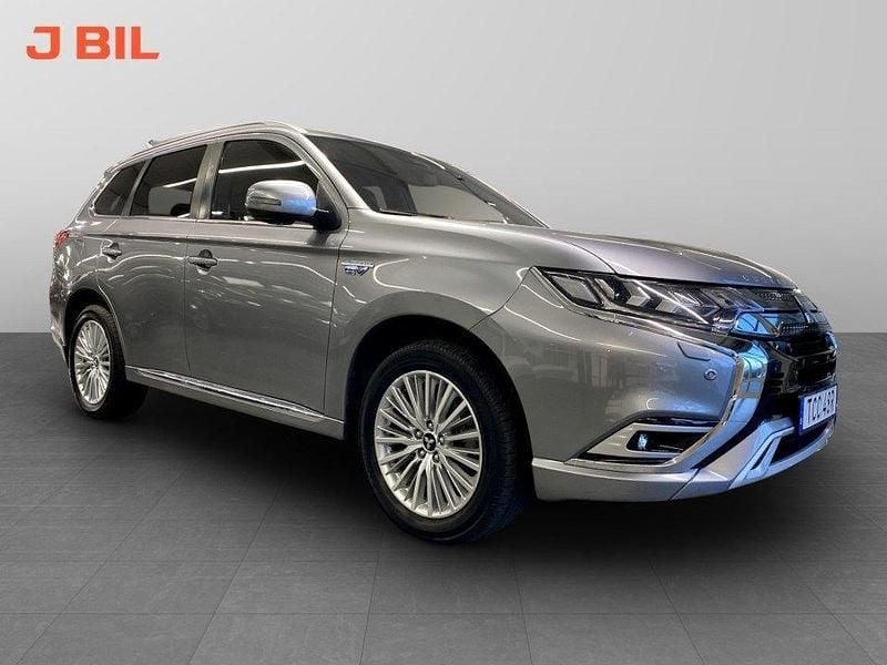 Grå Begagnad 2019 Mitsubishi Outlander SUV | 234 900 kr - Bild 1/4