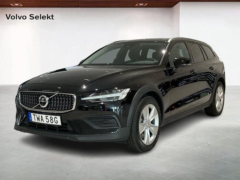 Svart Begagnad 2024 Volvo V60 CC Core Kombi | 389 000 kr (Bra pris) - Bild 1/4