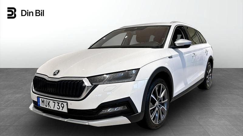 Begagnad Skoda Octavia Scout 2023 Vit Kombi