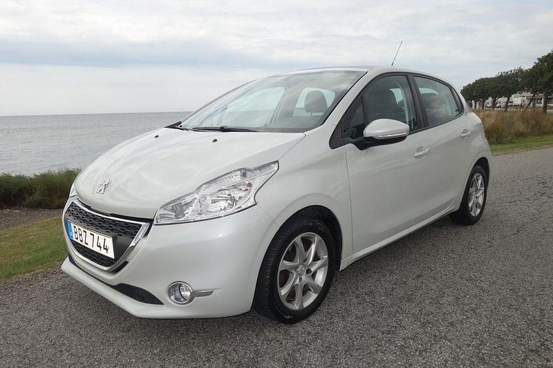 Okänd Begagnad 2014 Peugeot 208 Halvkombi | 69 000 kr (Lite dyr) - Bild 1/4