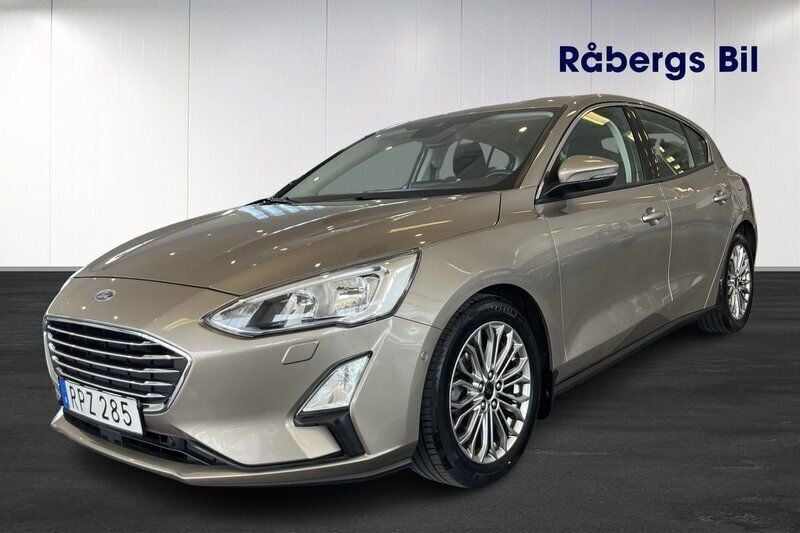 Grå Begagnad 2018 Ford Focus Titanium Halvkombi | 184 800 kr (Dyr) - Bild 1/4