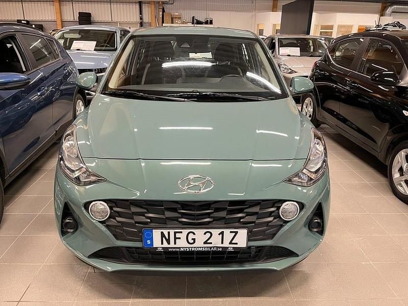 Grön Begagnad 2021 Hyundai i10 Halvkombi | 119 900 kr (Bra pris) - Bild 1/4