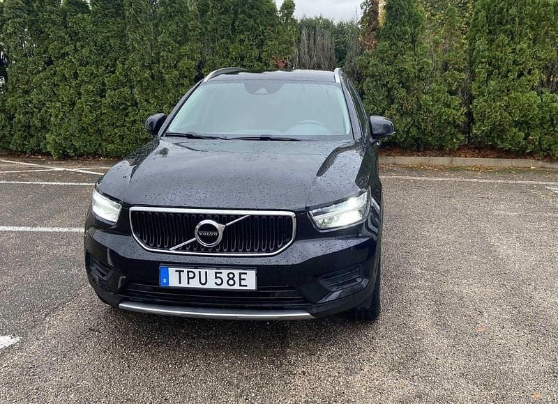 Svart Begagnad 2021 Volvo XC40 Momentum SUV | 235 000 kr (Bra pris) - Bild 1/2