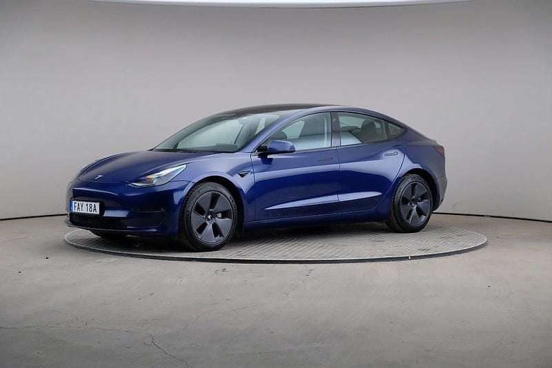 Begagnad Tesla Model 3 323 kW (440 HK) 2023 Blå Sedan