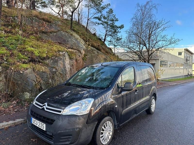 Svart Begagnad 2018 Citroën Berlingo Minibuss | 59 900 kr (Marknadspris) - Bild 1/4