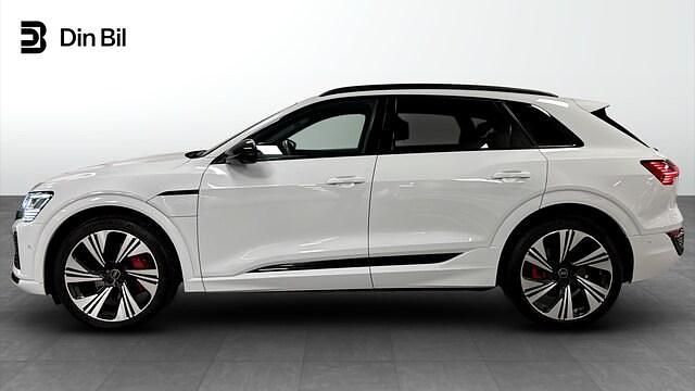 Begagnad Audi Q8 e-tron S-Line 300 kW (408 HK) 2023 Vit SUV