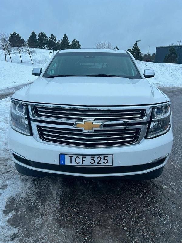 Vit Begagnad 2014 Chevrolet Suburban LTZ SUV | 399 000 kr - Bild 1/4