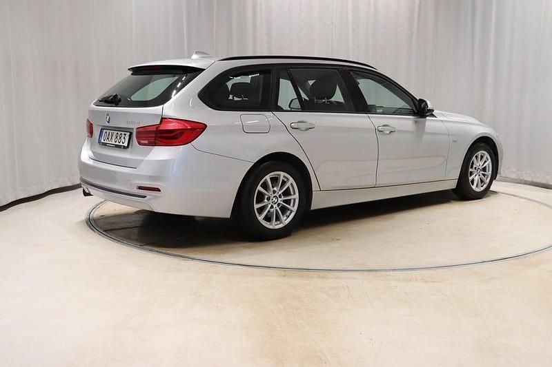 Begagnad BMW 318 Sport Line 150 HK (110 kW) 2016 Silver