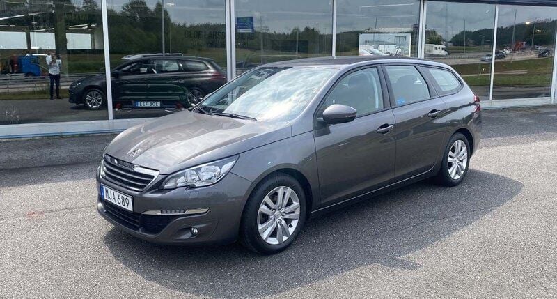 Mörkgrå Begagnad 2017 Peugeot 308 Active Kombi | 96 500 kr (Marknadspris) - Bild 1/4
