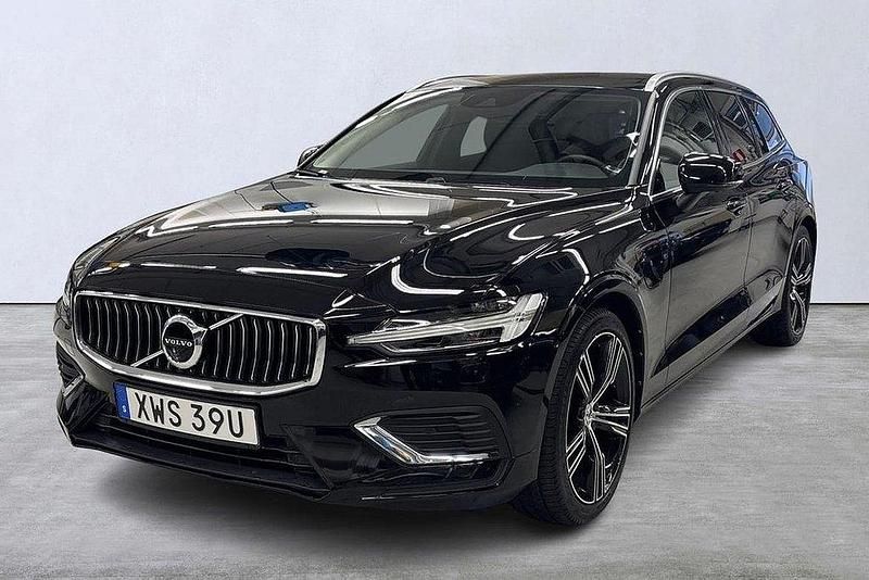 Svart Begagnad 2022 Volvo V60 Kombi | 379 900 kr (Marknadspris) - Bild 1/4