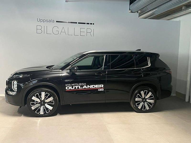 Ny Mitsubishi Outlander Invite 306 HK (225 kW) 2025 Svart onyx SUV