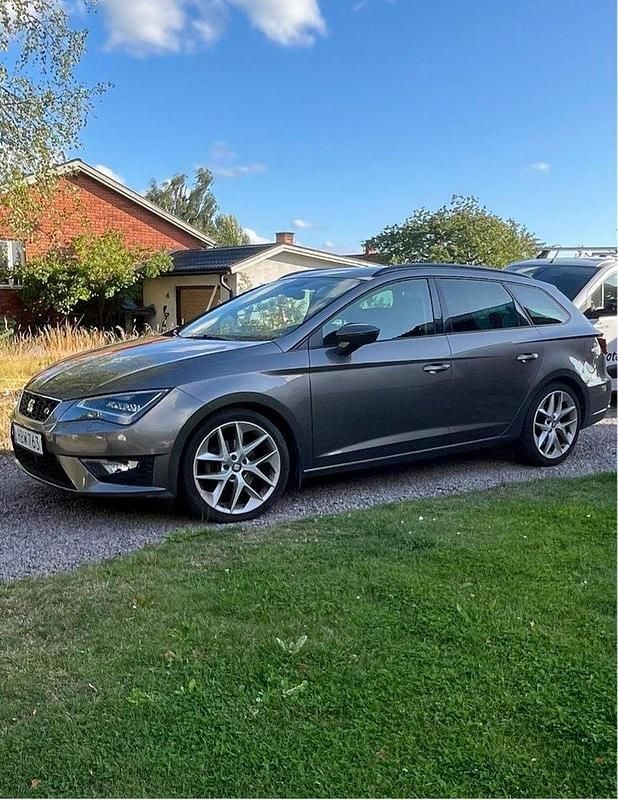 Grå Begagnad 2016 Seat Leon ST FR Kombi | 149 000 kr (Marknadspris) - Bild 1/3
