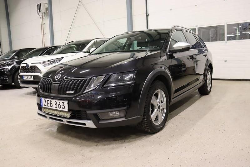 Svart Begagnad 2017 Skoda Octavia Scout Kombi | 229 900 kr (Marknadspris) - Bild 1/4