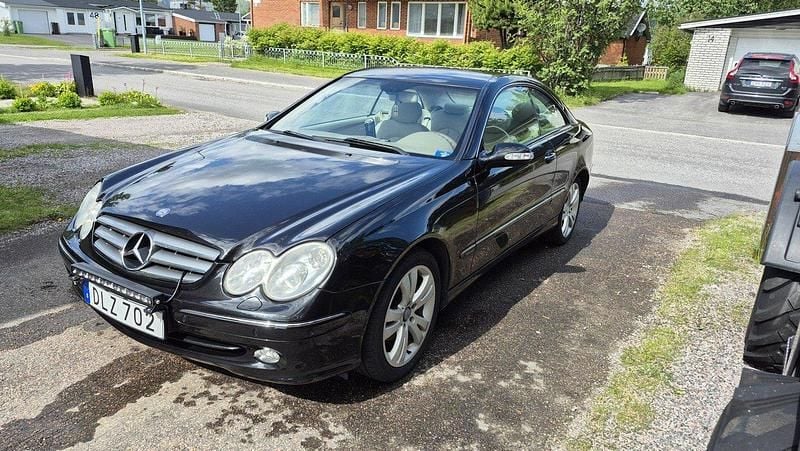 Svart Begagnad 2004 Mercedes CLK200 Elegance Sportkupé | 70 000 kr (Dyr) - Bild 1/1