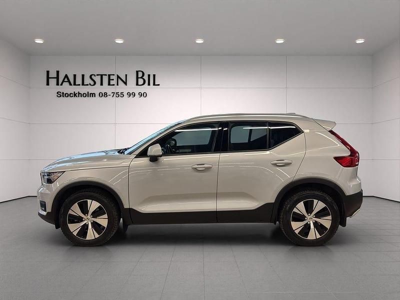 Silver Begagnad 2021 Volvo XC40 Momentum SUV | 279 000 kr (Lite dyr) - Bild 1/4