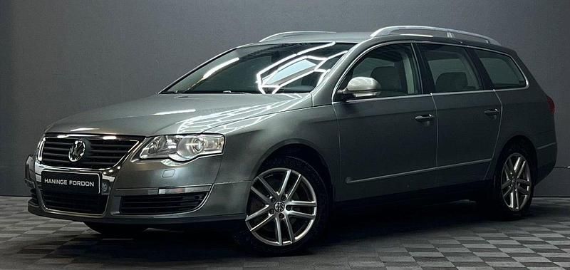 Mörkgrön (grön) Begagnad 2008 VW Passat Sportline Kombi | 49 900 kr (Marknadspris) - Bild 1/4