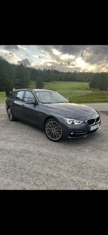 Grå Begagnad 2016 BMW 320 Sport Line Kombi | 169 000 kr (Bra pris) - Bild 1/4
