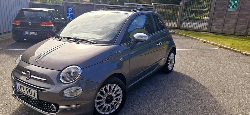 Grå Begagnad 2022 Fiat 500 Dolcevita Halvkombi | 120 000 kr (Marknadspris) - Bild 1/4