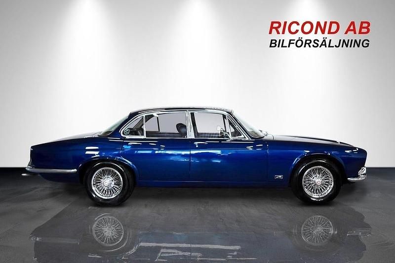Begagnad Jaguar XJ 186 HK (136 kW) 1973 Blå Sedan