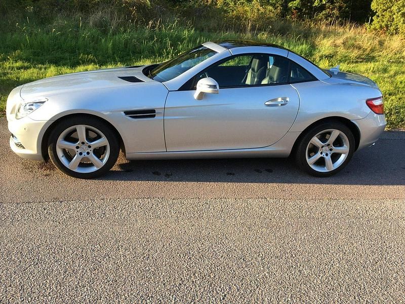 Grå Begagnad 2015 Mercedes SLK250 Cab | 299 999 kr - Bild 1/4