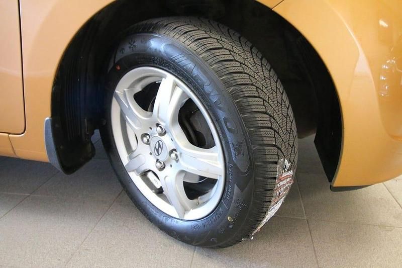 Begagnad Hyundai i10 Comfort 67 HK (49 kW) 2014 Orange Halvkombi