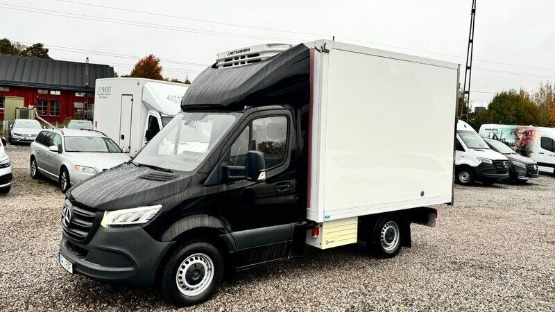Flerfärgad Begagnad 2021 Mercedes Sprinter Van | 373 750 kr (Lite dyr) - Bild 1/4