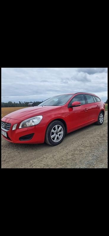 Begagnad 2013 Volvo V60 Kombi | 76 000 kr (Bra pris) - Bild 1/3