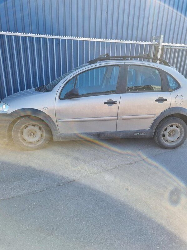 Brun Begagnad 2006 Citroën C3 Halvkombi | 29 000 kr (Marknadspris) - Bild 1/2
