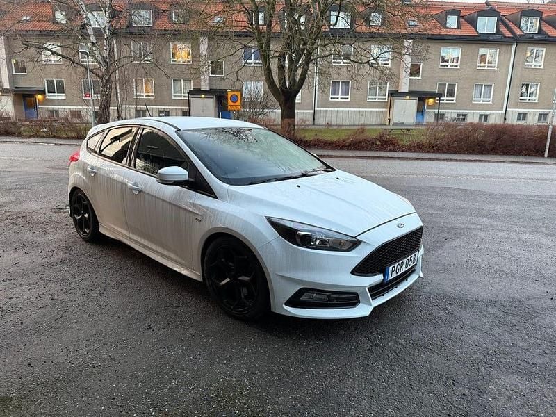Begagnad Ford Focus 182 HK (133 kW) 2017 Vit