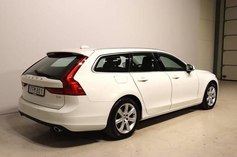 Begagnad Volvo V90 Momentum 190 HK (139 kW) 2016 Vit Kombi