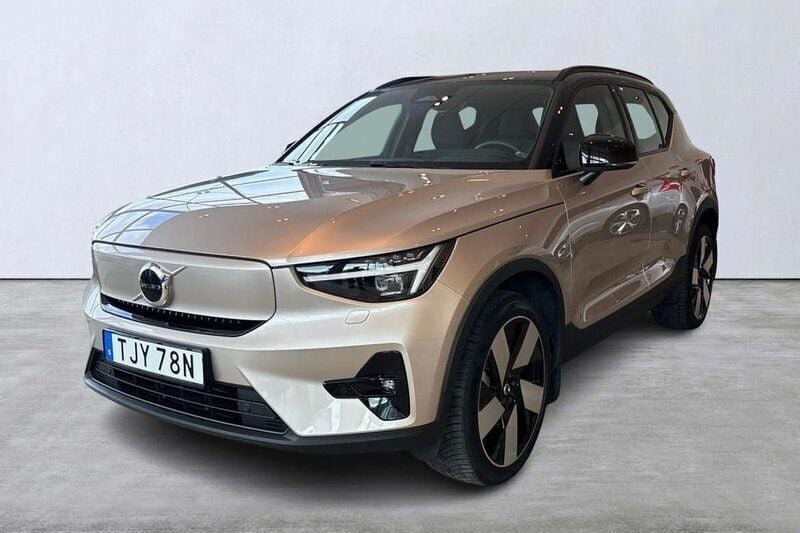 Ljusgrå (grå) Begagnad 2023 Volvo XC40 Plus SUV | 399 900 kr - Bild 1/4