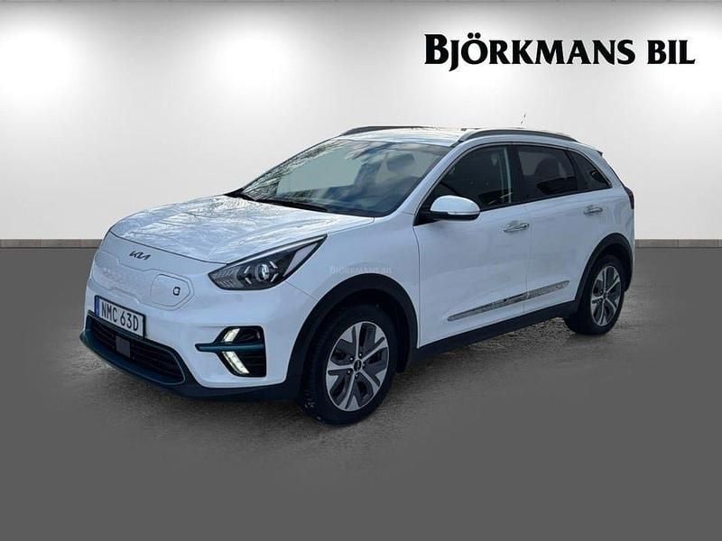 Begagnad Kia e-Niro Advance 150 kW (204 HK) 2022 /ud/ clear white SUV